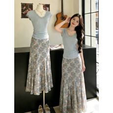 批发韩系chic<b class='q'>套装</b>温柔风蓝色<b class='q'>针织</b>上衣碎花半身裙独特漂亮两件套2026夏