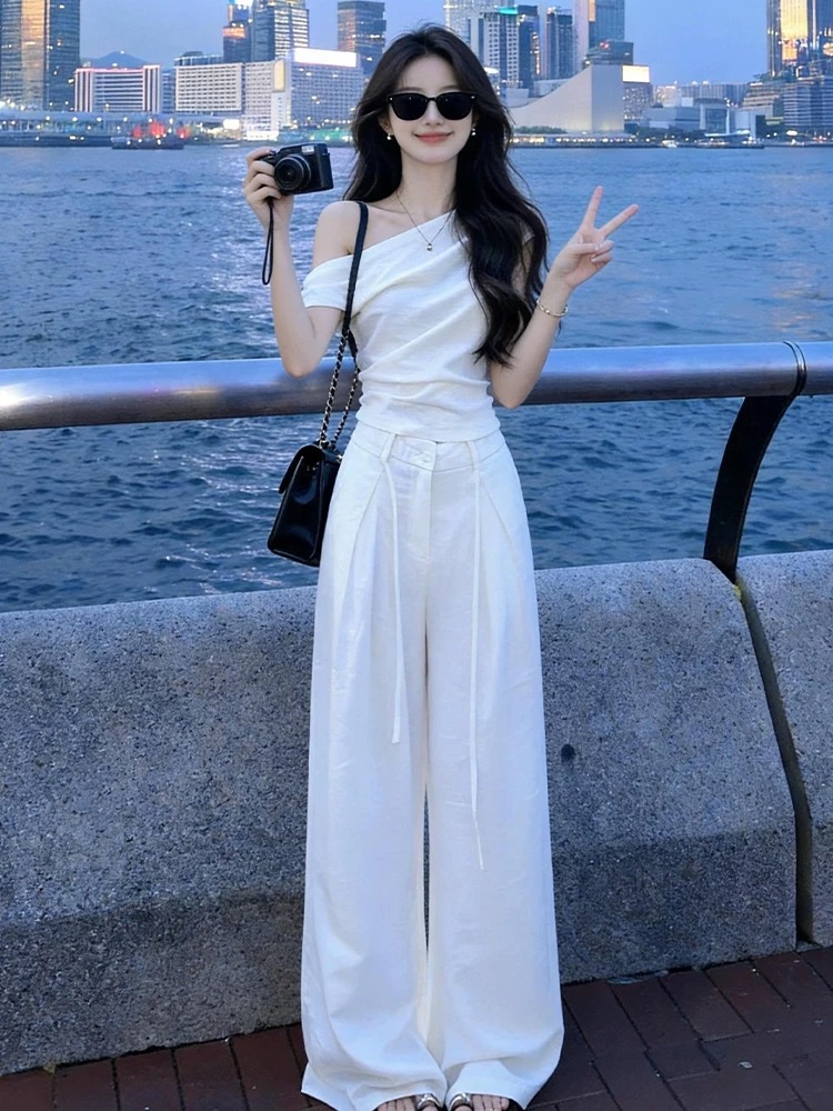 캐주얼 세트 여성 한 부서 품격 자이언트 잘 생긴 느긋한 화이트 비스듬한 어깨 의류 와이드 레그 팬츠 투피스 세트 2026 여름