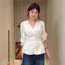 批发大码女v领短袖衬衫女<b class='q'>夏</b>2025新款法式气质衬衣修身辣妹显瘦上衣