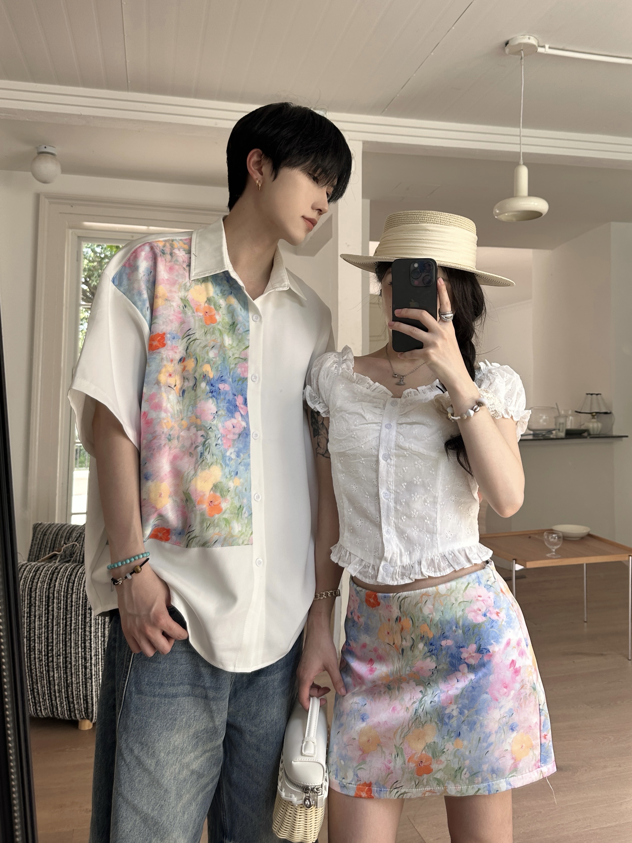 실사 커플룩 여름 달콤함 도파민 홀로우 아웃 거품 소매 셔츠 유화 미니 스커트 세트 장착 안전 바지