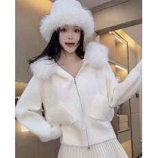 批发秀宝女装毛领+连帽<b class='q'>毛衣</b>奶呼呼温柔风