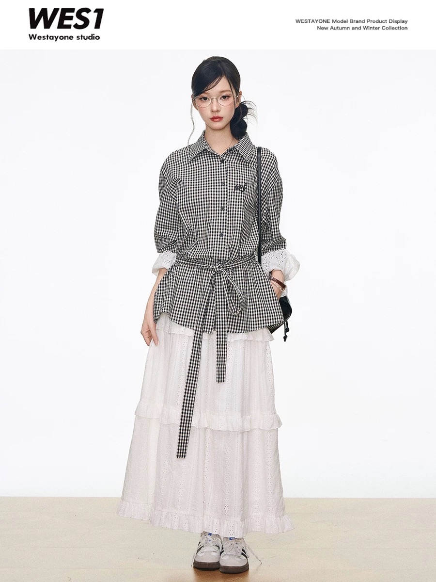 westayone2026 이른 봄 검정색 그리드 패치워크 레이스 셔츠 화이트 홀로우 아웃 케이크 롱 스커트 투피스 세트