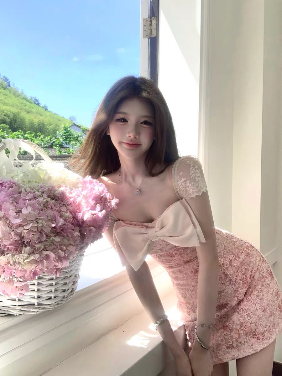 라스베리 라스베리 달콤한 패키지 천 골드 센스 아가미 적색 분말 물 용해 레이스 자수 대 나비 매듭 진자 드레스
