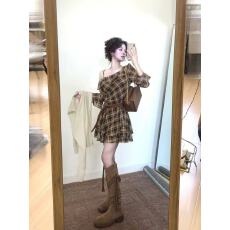 批发法式格纹斜肩长袖连衣裙女秋季新款绝美气质收腰显瘦荷叶边<b class='q'>短裙</b>子