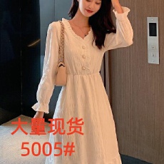 批发<b class='q'>赫本</b><b class='q'>风</b>气质肌理感白色雪纺连衣裙女春冬2026新款收腰中长款打底裙