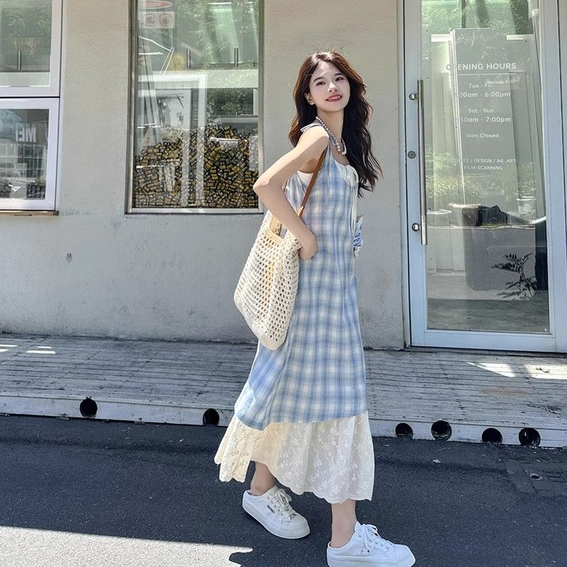 파란색 체크무늬 슬립 드레스 여성 드레스 2026 새로운 여름 페이크 레이어드 해변가 착용 가져 가라. 치마 휴가 롱 스커트