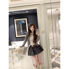 批发25/fw 秀场新贵  miu系假两件菠萝纹羊毛开衫花朵腰链半裙