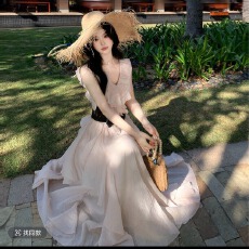 批发晴雪汀兰 法式设计感荷叶边收腰款仙女裙度假<b class='q'>连衣裙</b>