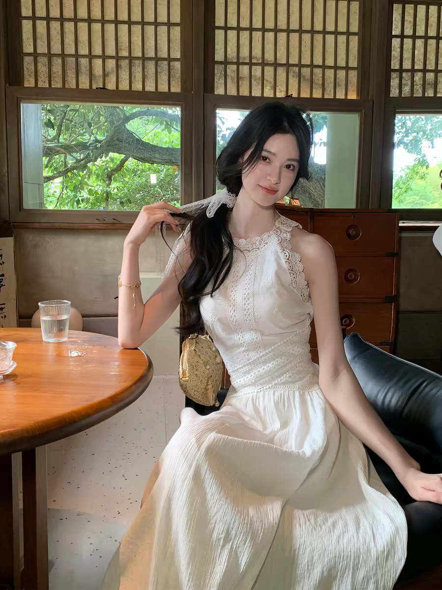 화이트 치자 나무 프랑스식 레트로 행침 목 레이스 레이스 허리 수축 디자인 부드러운 슬림해 보이는 요정 롱 스커트