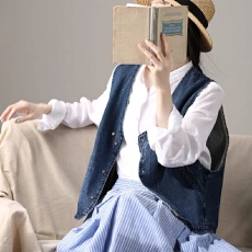 批发2026秋季新款复古小众无袖<b class='q'>牛仔</b>设计感V领工装马甲简约宽松上衣女