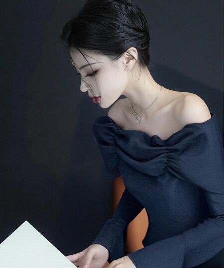 2026 새로운 가을 고유 한 Chic 품격 명문 여성 맨위 프랑스식 작은 포즈 세련된 외국 가스 파란색 오프숄더 맨위
