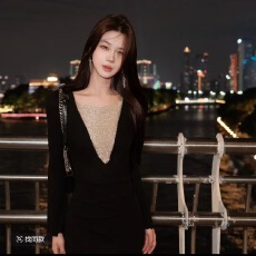 批发木子李的李星落黑曜深V拼接长袖抽褶收腰包臀鱼尾丝绒<b class='q'>连衣裙</b>