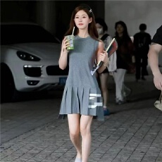 批发<b class='q'>明星</b>赵露思同款灰色无袖针织背心<b class='q'>连衣裙</b>女夏季2026新<b class='q'>款</b>百褶裙短裙
