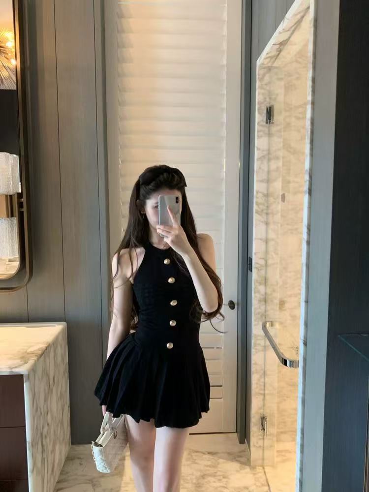 m900 여성 드레스 2026 새로운 여름 행침 목 오프숄더 허리 수축 슬림해 보이는 한 마디 디자인 센스 명문 여성 작은 검은 드레스
