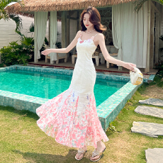 批发实拍温柔风气质<b class='q'>吊带</b>连衣裙2026春夏新款蕾丝拼接定位花朵鱼尾<b class='q'>长裙</b>