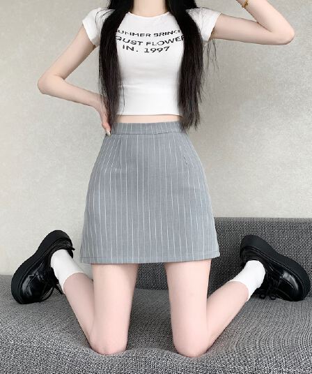 실사 2026 년 여름 새로운 반신 스커트 패션 몸매 가꾸기 스트라이프 정장 치마