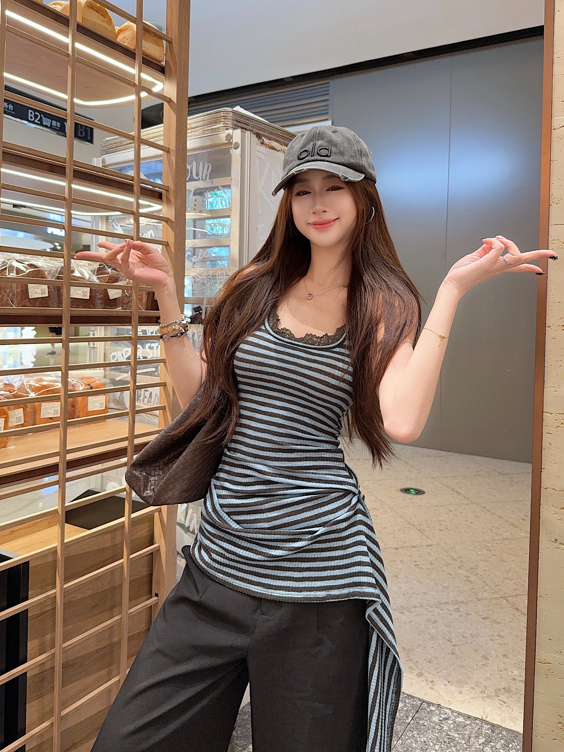 실사 핫걸 레트로 스트라이프 디자인 센스 행침 목 조끼 레이스 조각 백리스 맨위