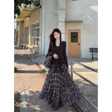 批发实拍实价~秋季新款钉珠假两件针织衫+<b class='q'>复古</b>格纹压褶设计感半身<b class='q'>长裙</b>