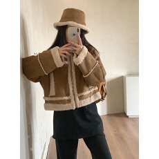 批发实拍 韩系复古拼接皮毛一体撞色宽松短款翻领拉链夹克<b class='q'>外套</b>配帽子