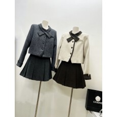 批发实拍<b class='q'>欧洲站</b>高级感撞色小香风<b class='q'>套装</b>法式时尚夹棉外套百褶裙两件套