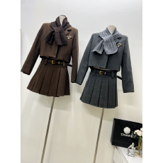 批发实拍<b class='q'>欧洲站</b>轻奢时尚夹棉围巾<b class='q'>套装</b>韩系千金风外套百褶裙围脖四件套