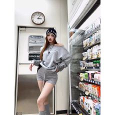 批发灰色休闲套装女秋季2025新款贴布字母宽松长袖卫衣高腰阔腿短裤子