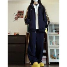 批发<b class='q'>运动服</b>套装宽松休闲甜酷秋冬美式开衫条纹卫衣<b class='q'>百搭</b>跑步时尚两件套