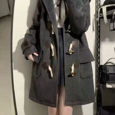 批发学院风复古连帽牛角扣呢子大衣女秋冬季新款外搭<b class='q'>中长款</b>毛呢外套潮