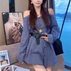 批发早秋新款时尚洋气设计感一字肩短款<b class='q'>连衣裙</b>小众个性<b class='q'>格</b>子衬衫短裙子