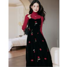 批发法式桔梗赫本风高级感富家千金玫瑰吊带连衣裙长袖<b class='q'>T</b><b class='q'>恤</b>两件套装冬