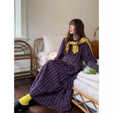 批发紫色圆领宽松A字长袖格纹<b class='q'>连衣裙</b>春秋女格子泡泡袖拼接长款裙子女