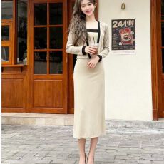 批发小众温柔风撞色吊带裙外搭<b class='q'>开衫</b>两件套女秋季气质包臀连衣长裙套装