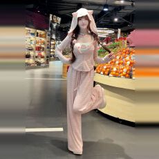 批发2026新款粉色条纹减龄休闲运动穿搭一整套女早<b class='q'>秋</b>季小个子两件套装