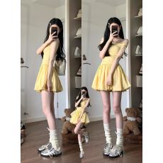 批发鹅黄色蝴蝶结系带吊带<b class='q'>连衣裙</b>女夏初恋甜美设计感a字花苞蓬蓬短裙