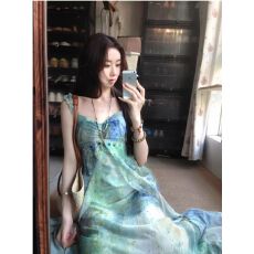 批发度假风吊带连衣裙晕染夏季<b class='q'>新款</b>收腰裙子新时尚爆款2026新品<b class='q'>女</b>裙子