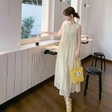 批发夏季无袖<b class='q'>格</b>纹<b class='q'>连衣裙</b>女2026新款显瘦a字裙休闲通勤度假风裙子