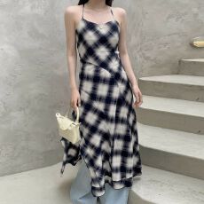 批发法式黑色<b class='q'>格</b>纹吊带<b class='q'>连衣裙</b>子女夏季2026新款高级设计感气质绝美长裙