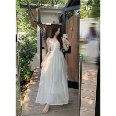 批发度假风花朵设计感吊带<b class='q'>连衣裙</b>女2026夏季新款收腰显瘦很仙的长裙子