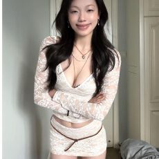 批发FEMALEPILOT 法式纯欲蕾丝套装裙女V领长袖打底衫<b class='q'>半身</b><b class='q'>短裙</b>两件套