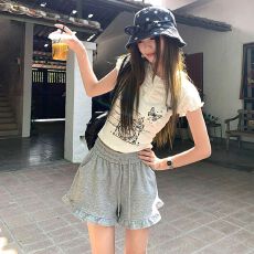 批发百搭<b class='q'>休闲</b><b class='q'>短裤</b>女夏季2026新款韩系木耳花边松紧高腰阔腿运动<b class='q'>短裤</b>子