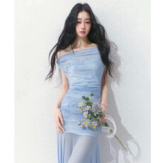 批发法式斜肩粉色印花氛围感收腰网纱连衣裙女<b class='q'>夏</b>季高级感气质显瘦长裙