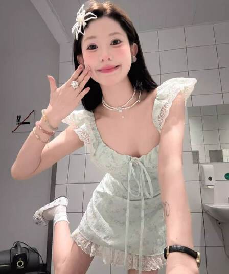 달콤한 자매 도파민 여름 착용 가져 가라. 광장 칼라 둘 착용 작은 날다 소매 레이스 측면 몸매 가꾸기 슬림해 보이는 품격 드레스 미니 스커트