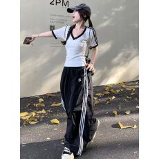 批发新款美式撞色条纹V领绣花短袖长裤女2026夏季修身显瘦<b class='q'>运动</b>风套装