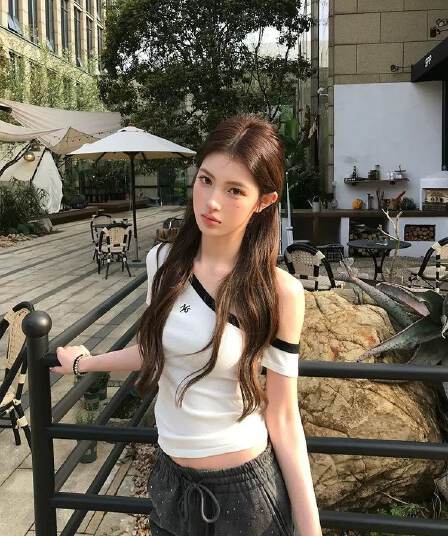 40 순면 한 부서 순수한 욕망 핫걸 바람이 아닙니다. 대칭 오프숄더 반팔 티셔츠 여성 여름 몸매 가꾸기 슬림해 보이는 디자인 센스