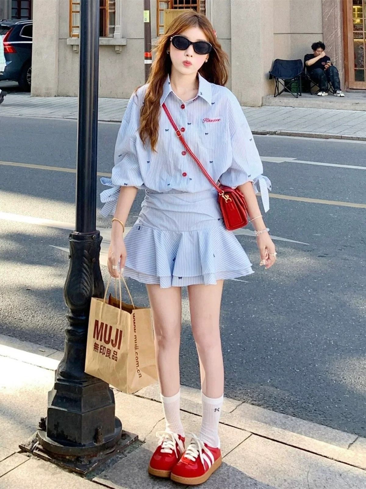 원본 높은 품질 원단 가슴 자수 학원 스타일 드레스 아이들 봄 여름 품격 허리 수축 플리츠 미니 스커트