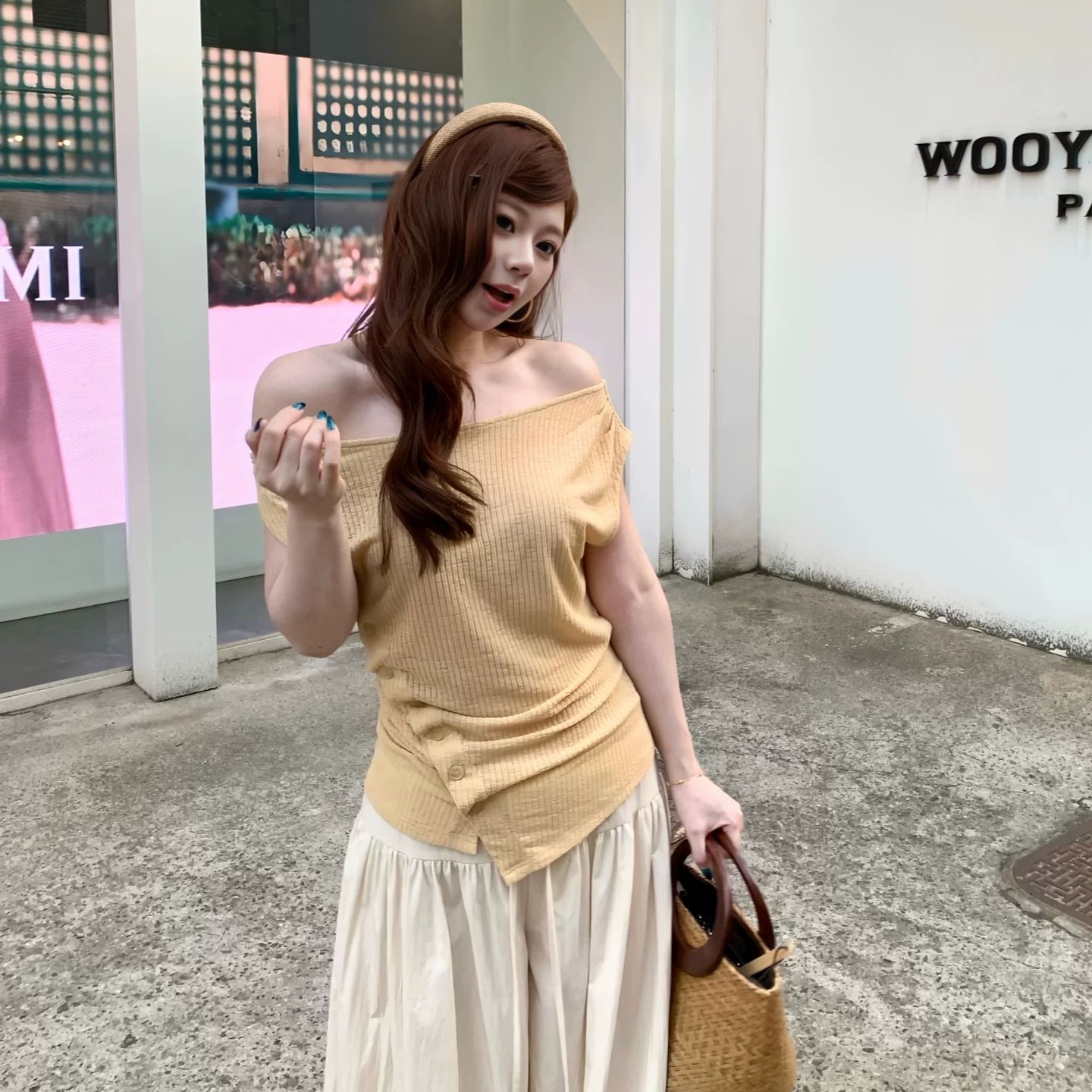 원본 원단 한 부서 불규칙 비스듬한 칼라 오프숄더 티셔츠 여성 여름 순수한 욕망 핫걸 허리 수축 아름다운 주름 맨위