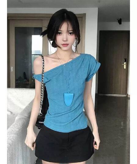 원본 원단 것 레이크 블루 색상 비스듬한 어깨 반팔 티셔츠 여성 2026 여름 한 부서 디자인 센스 루즈핏 오프숄더