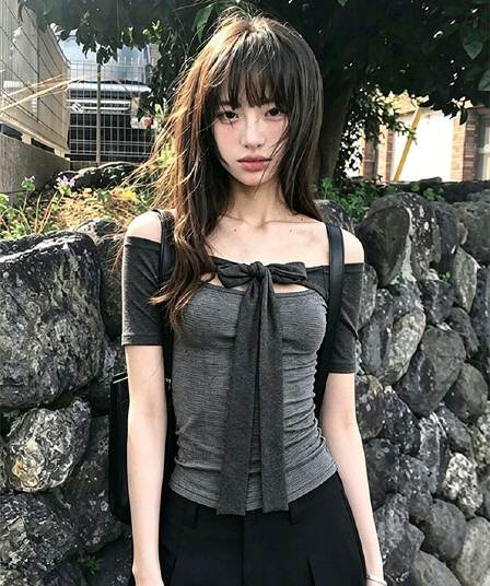 사람들 면 면 컬러 짜임 기사 회색 오프숄더 중간 소매 티셔츠 여성 여름 스트랩 몸매 가꾸기 디자인 센스 오프숄더 맨위
