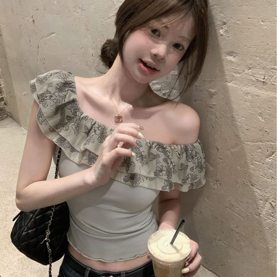 사람들 면 2026 여름 새로운 패치워크 꽃무늬 프릴 보트넥 몸매 가꾸기 슬림해 보이는 다용도 개성 한국 스타일 티셔츠