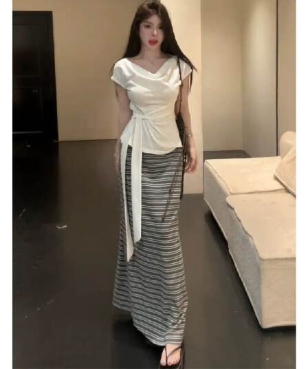 새로운 패션 느긋한 바람 보트넥 허리 수축 레이스업 맨위 허리밴드 스트라이프 반신 치마 세트